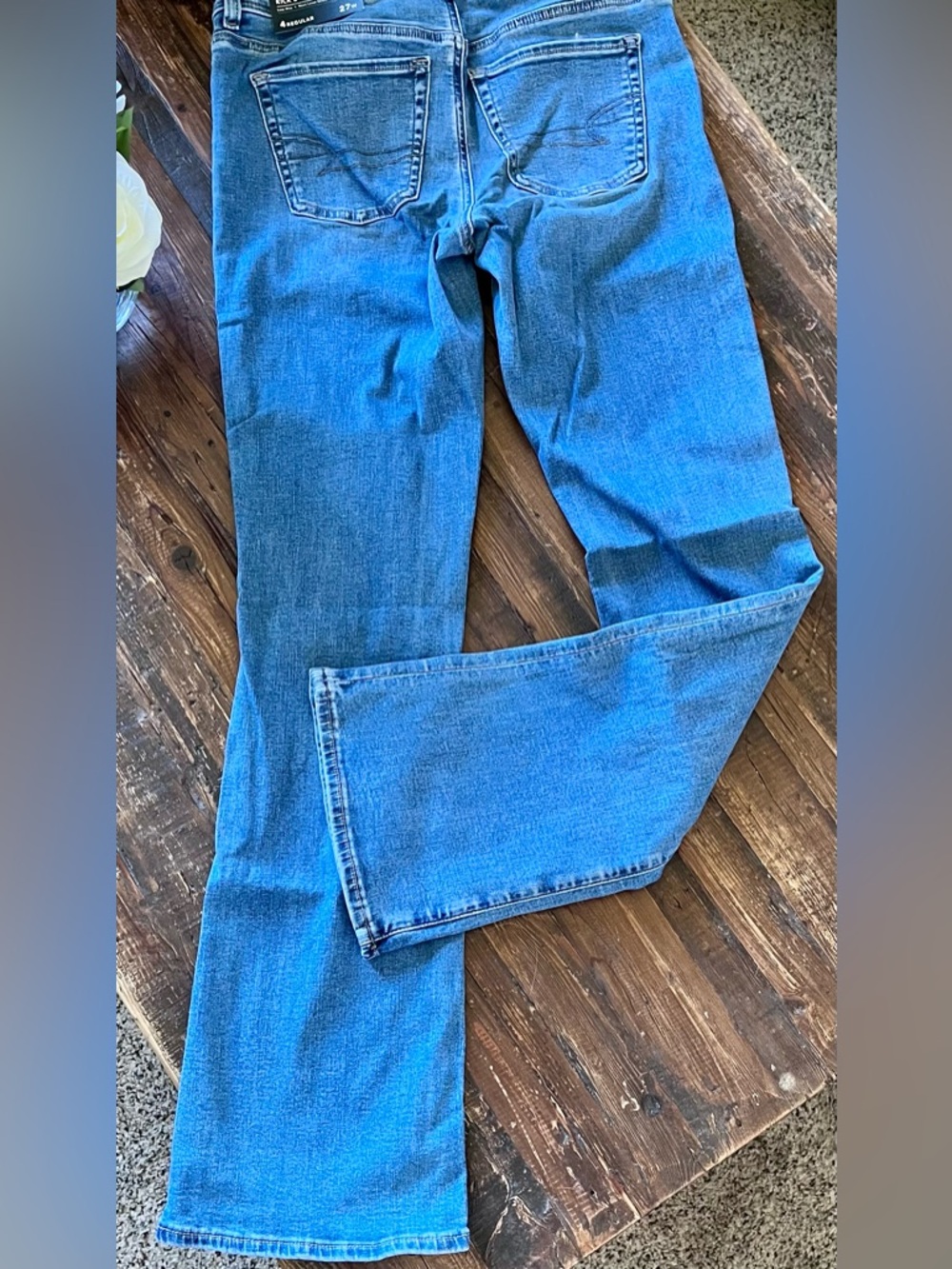 Brand New ✨ American Eagle low-rise KickBoot Jeans Sz 4 NWT - Picture 4 of 11